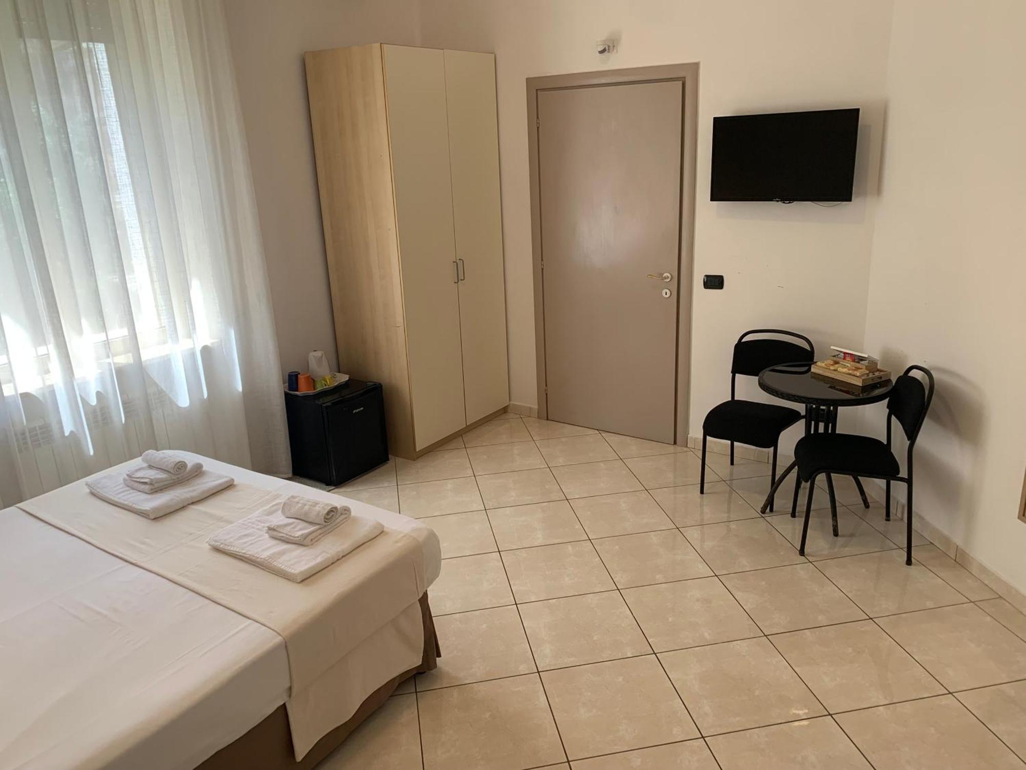 Tuanis Hotel Naples Exterior photo