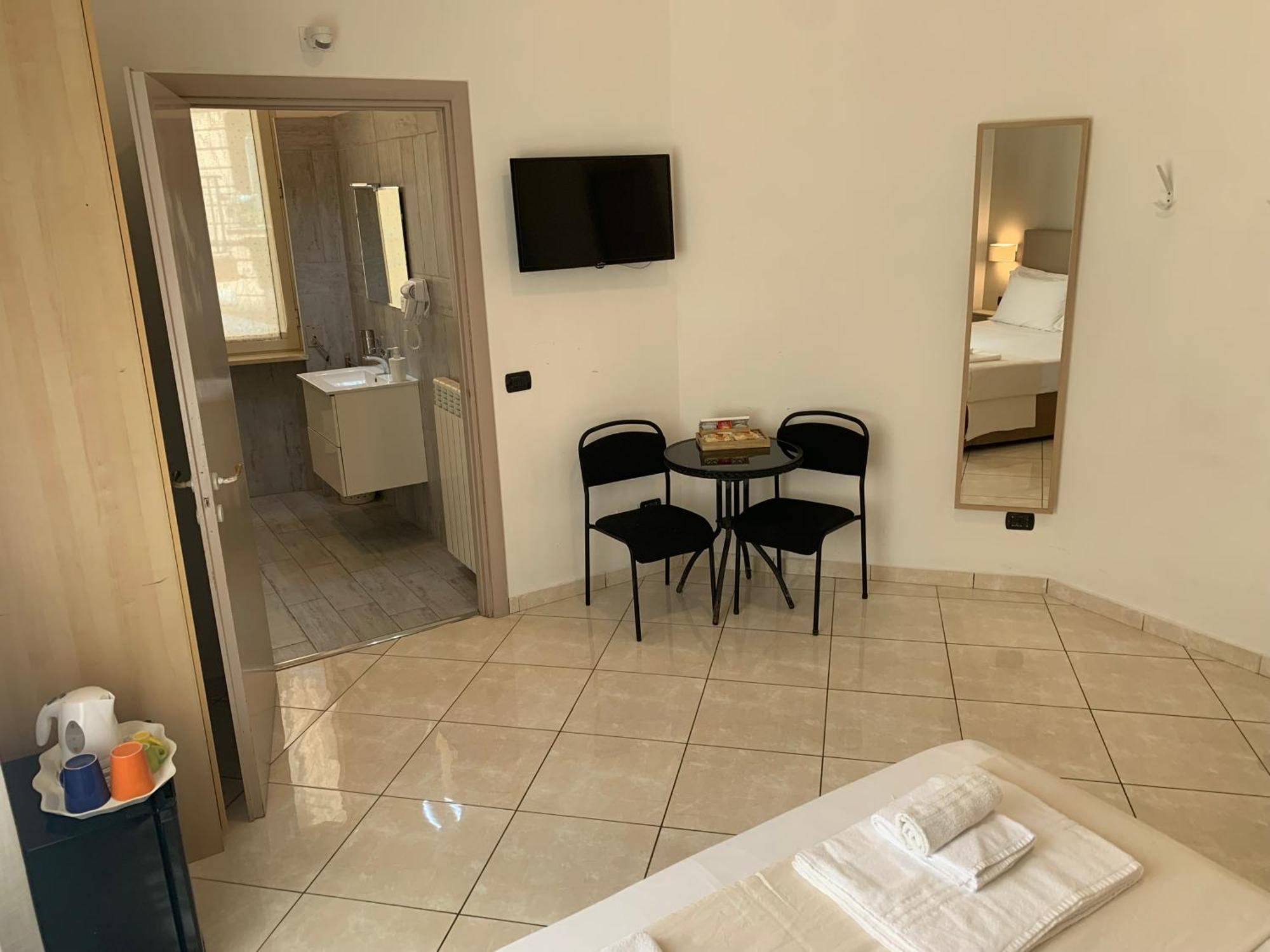 Tuanis Hotel Naples Exterior photo